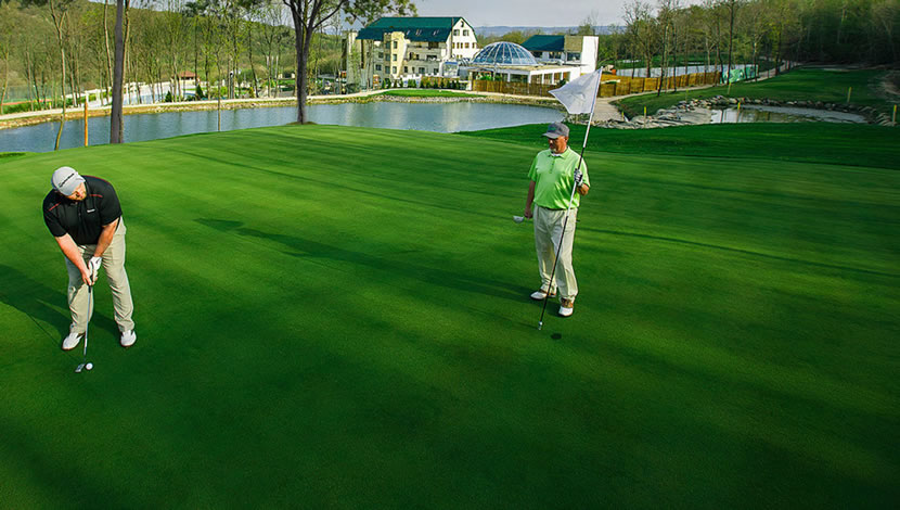 Teren golf in centru spa